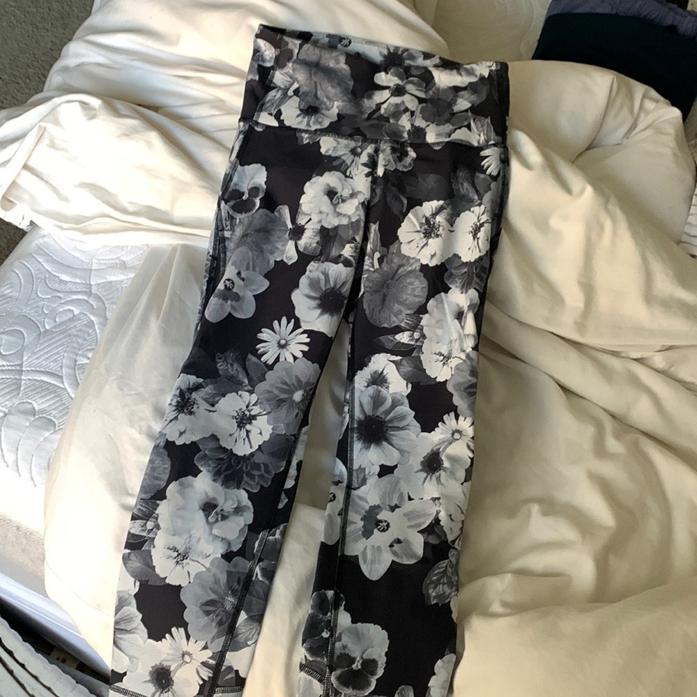 Old Navy Active Go-Dry Leggings - Flower Pattern - Women’s S